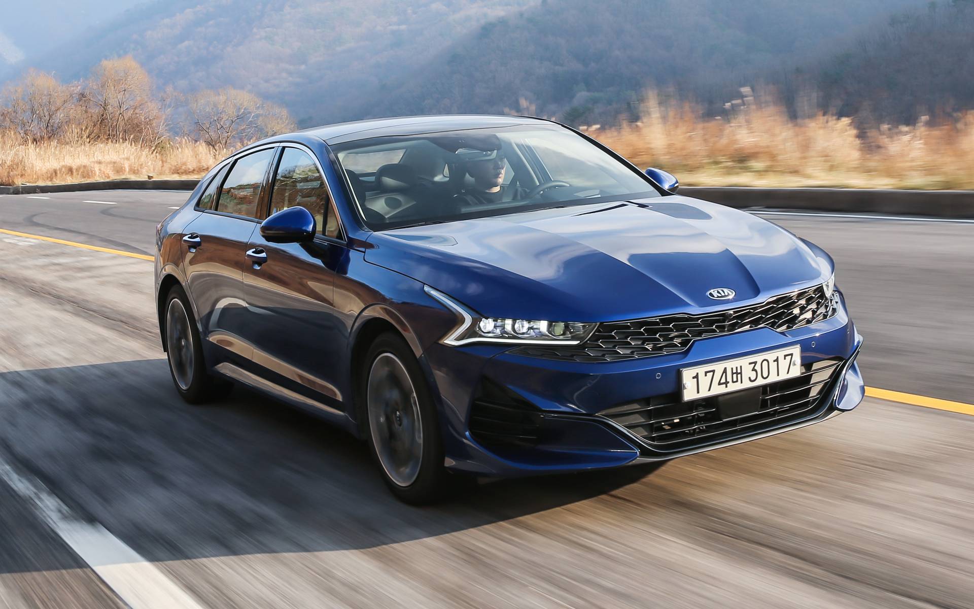 Xe Kia Optima 20 Luxury 2021  Trắng